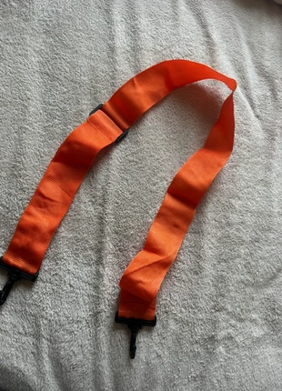 Four riem tas, merk: four, staat: Nieuw met prijskaartje, € 1,00, € 1,75 inclusief Kopersbescherming