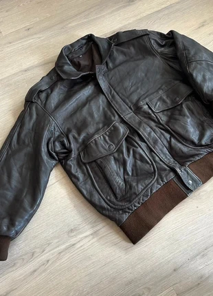Vintage Brown Leather Aviator Bomber Jacket Late 80’s/ Early 90’s, merk: Vintage Dressing, staat: Heel goed, maat: L, € 39,95, € 42,65 inclusief Kopersbescherming Pro