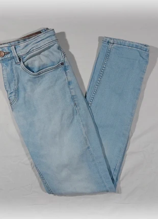 Jean Pull & Bear bleu clair | taille 36, marque: Pull & Bear, état: Très bon état, taille: W27 | FR 36, 5,00 €, 5,95 € Protection acheteurs incluse