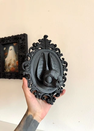 Gothic baby bat glitter black frame baroque, brand: EternalScream, condizioni: Nuovo senza cartellino, €21.00, €22.75 include la Protezione acquisti Pro