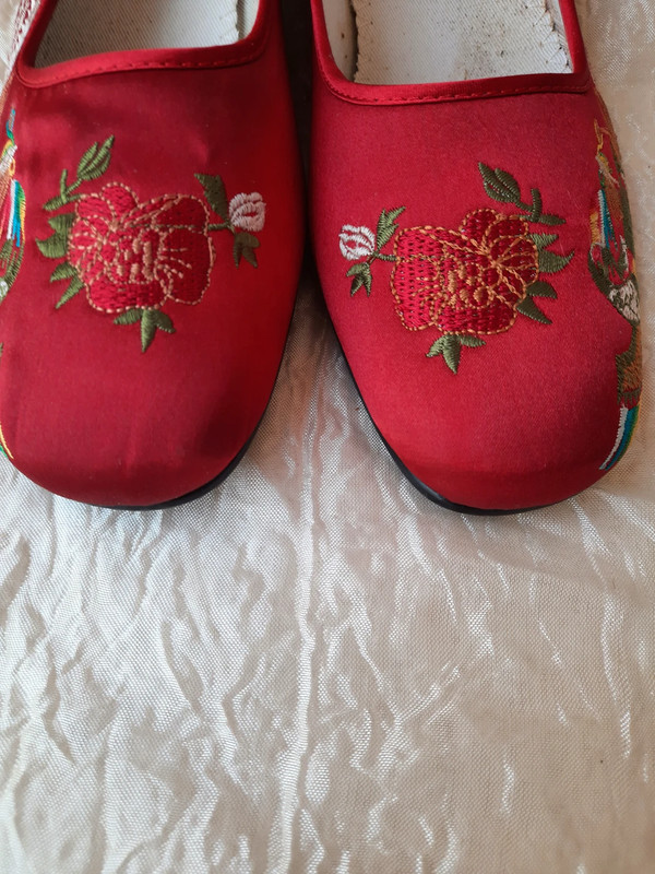 Chaussures chinoises - Rouge et broderies - 36 - Neuves