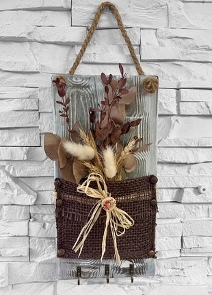 Colgador llaves floral en madera veteada ( Alto 30cm x Ancho 15cm), estado: Muy bueno, 12,00 €, 13,30 € Protección al comprador incluida