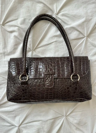 Shoulder bag similicuir vernis brillant embossé croco anneaux métal vintage 90s 00s 2000s, marke: y2k, zustand: Sehr gut, 25,00 €, 26,95 € beinhaltet Vinted-Käuferschutz Pro