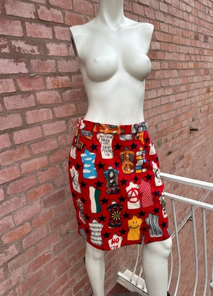 Moschino Pencil Skirt Mannequin Vintage 90s Wool Red Felt Smile Face Size IT46 L, marke: Moschino, zustand: Neu, größe: L / 40 / 12, 499,00 €, 524,65 € inklusive Vinted-Käuferschutz