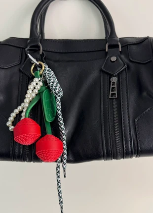 Gri-gri de sac cerises et perles bohm parfait pour un cadeau de Noël, merk: Bohm, staat: Heel goed, € 7,90, € 9,00 inclusief Kopersbescherming Pro