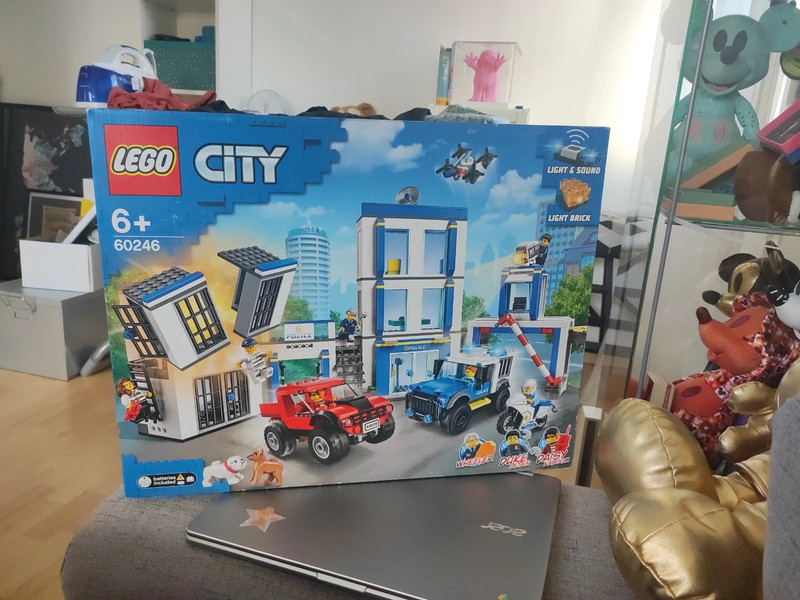 LEGO City Le commissariat de Police 60246 / ENFANT Fille Garçon