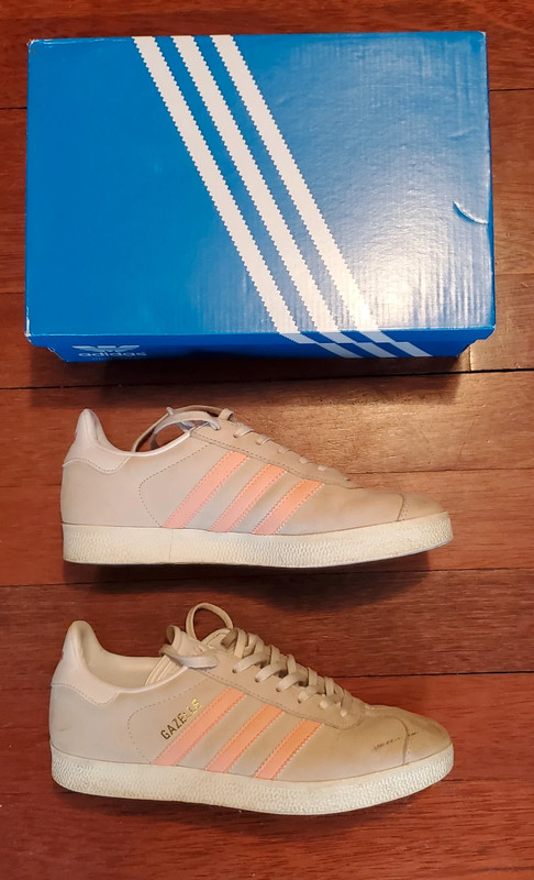 Adidas Gazelle grises y rosas