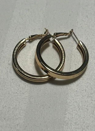 Classic Gold Hoop Earrings, brand: NO LABEL, condition: Very good, €4.00, €4.90 includes Buyer Protection