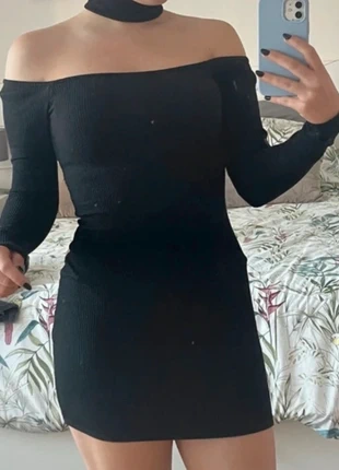 vestido hombros descubiertos, brand: Bershka, condizioni: Ottime, taglia: M / IT 42 / EU 38, €4.00, €4.90 include la Protezione acquisti