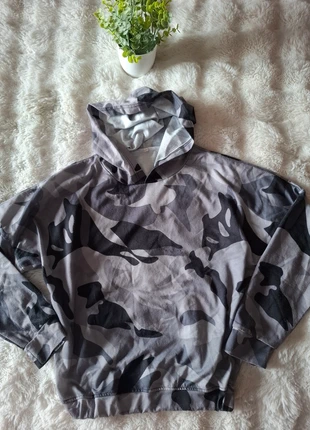 Sweat à Capuche Camouflage – Taille M, état: Très bon état, taille: M, 2,00 €, 2,80 € Protection acheteurs incluse