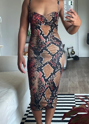 Robe imprimée reptile Pretty little thing, marque: PrettyLittleThing, état: Très bon état, taille: XS / 34 / 6, 3,00 €, 3,85 € Protection acheteurs incluse