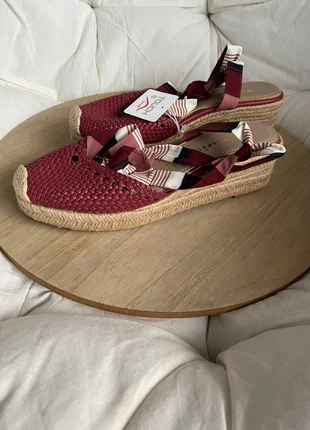 Paire d’espadrilles compensées bordeaux - Tamaris, brand: Tamaris, condizioni: Ottime, taglia: 40, €12.00, €13.30 include la Protezione acquisti