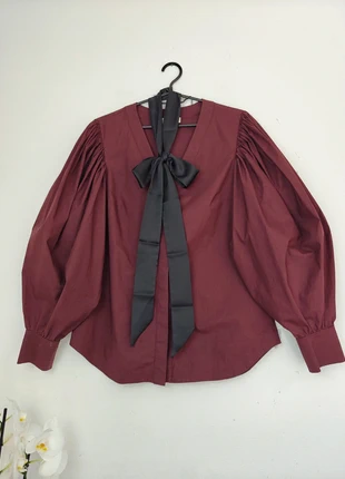 COS – Luxurious Cotton Burgundy V neck Shirt with Puffy Sleeves & Satin Scarf  – S 🎀🎀, marque: COS, état: Très bon état, taille: S / 36 / 8, 50,00 €, 53,20 € Protection acheteurs (Pro) incluse