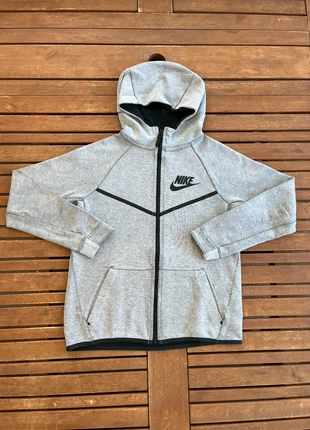 Gilet Nike Tech gris L, marque: Nike, état: Neuf sans étiquette, taille: L, 29,99 €, 32,19 € Protection acheteurs incluse
