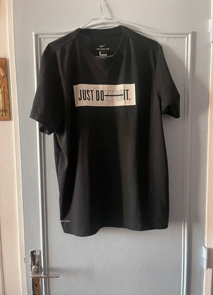 T-shirt Nike, brand: Nike, condition: Very good, size: L, €5.00, €5.95 includes Buyer Protection