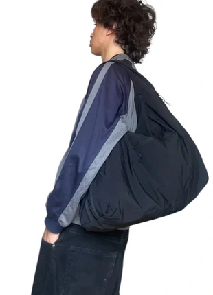 Sling bag triangle noir hobo - Style Étudiant Japonais / Coréen - parfait pour ordinateur, brand: Japan Style, condizioni: Ottime, €30.00, €32.20 include la Protezione acquisti