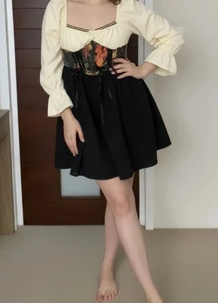 Robe médiévale chic bicolore noire & crème style renaissance – Taille S, marke: Lunaria Atelier, zustand: Sehr gut, größe: S / 36 / 8, 45,90 €, 48,90 € beinhaltet Vinted-Käuferschutz Pro