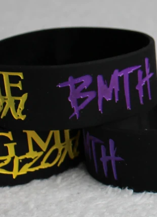 Bring me the Horizon bracelets (yellow & purple), marca: Bring me the horizon, estado: Nuevo sin etiquetas, 10,00 €, 11,20 € Protección al comprador incluida
