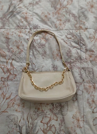 Borsa a spalla in pelle con tracolla color panna con catena dorata stile indie /y2k/anni 2000, marque: Vintage Dressing, état: Bon état, 15,00 €, 16,45 € Protection acheteurs incluse