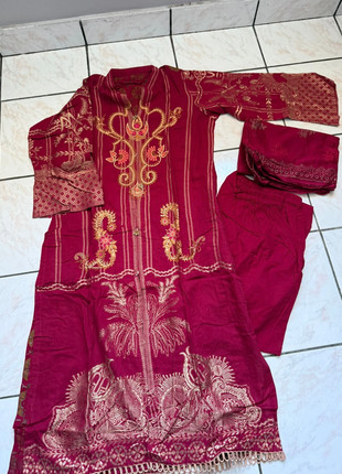 3 piece shalwar kameez suit, marque: Sapphire, état: Très bon état, taille: M / 38 / 10, 15,00 €, 16,45 € Protection acheteurs incluse