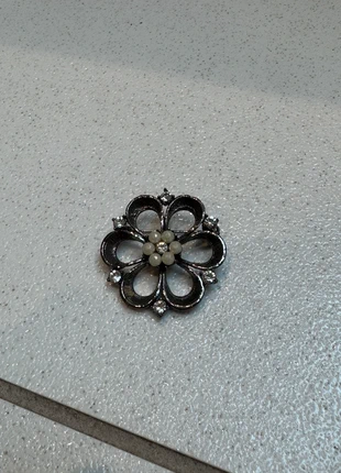 Flower Brooch, condition: Very good, £2.00, £2.80 includes Buyer Protection
