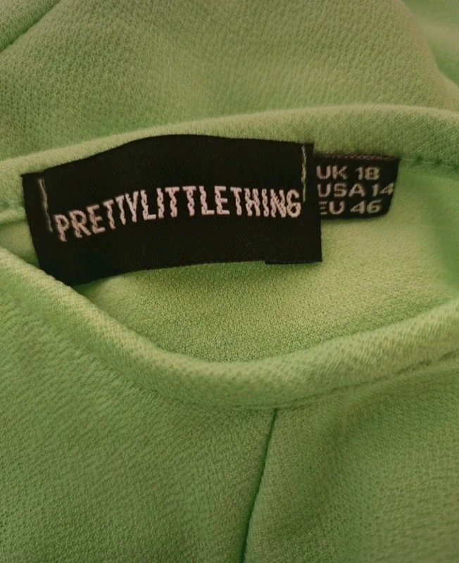 Haut vert cache coeur à cordons PrettylittleThing Taille 46 (plutôt un 40/42) Neuf - photo numéro 4