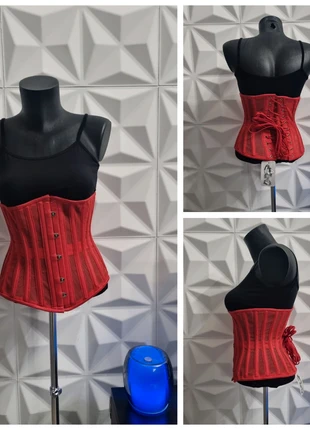 Corset Rouge Neuf, marque: Boutique Parisienne, état: Neuf avec étiquette, 50,00 €, 53,20 € Protection acheteurs incluse