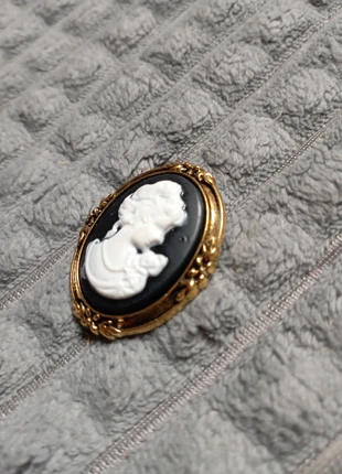 Broche Camée, zustand: Sehr gut, 4,00 €, 4,90 € inklusive Vinted-Käuferschutz