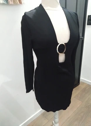 robe de soirée noire satinée zara t 38 m décolleté plongeant, marke: Zara, zustand: Sehr gut, größe: M / 38 / 10, 25,00 €, 26,95 € inklusive Vinted-Käuferschutz