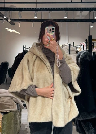 Cape beige en fausse fourrure premium à capuche neuve, brand: Giovanni, condition: New with tags, size: S / 36 / 8, €149.00, €157.15 includes Buyer Protection Pro