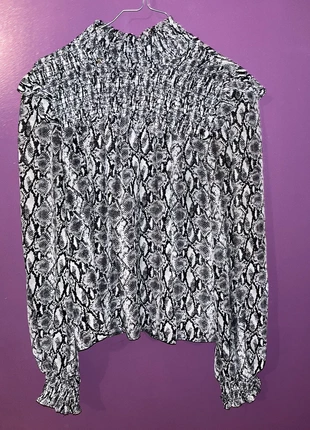 Blouse imprimé lézard taille XS, brand: Primark, condition: Very good, size: XS / 34 / 6, €10.00, €11.20 includes Buyer Protection