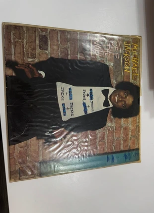 Michael Jackson off the wall 12 inch vinyl record, condition: Very good, £25.00, £26.95 includes Buyer Protection