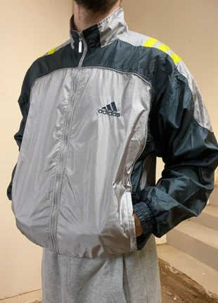 Adidas Jacket Veste Coupe-vent 80s90sTaille L Rétro vintage Track Jacket Noir Gris jaune, marque: adidas, état: Très bon état, taille: L, 26,00 €, 28,00 € Protection acheteurs incluse