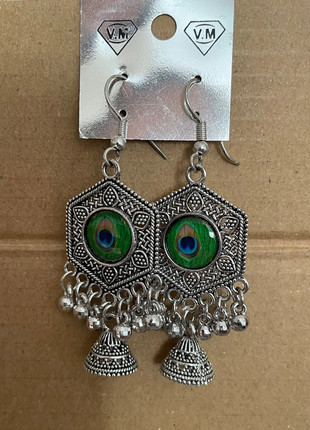 Silver jhumka with peacock feather, marque: Bollywood, état: Très bon état, 4,00 €, 4,90 € Protection acheteurs incluse