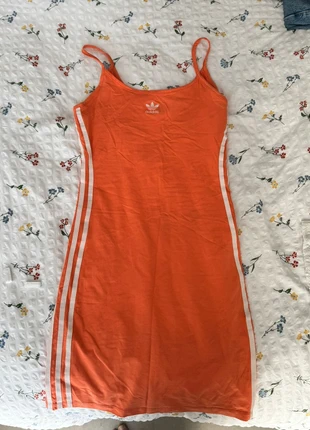 Vestito Adidas arancione, merk: adidas, staat: Heel goed, maat: S / 36 / 8, € 20,00, € 21,70 inclusief Kopersbescherming