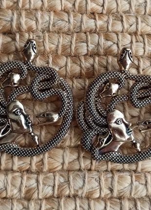 Boucles d'oreilles visage et serpent 🐍, marque: serpent, état: Neuf sans étiquette, 12,00 €, 13,30 € Protection acheteurs incluse