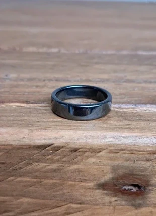 Anneau / bague en hématite de couleur noire, unisexe / mixte, marque: Pierre naturelle, état: Neuf sans étiquette, taille: 19,8 mm, 6,80 €, 7,84 € Protection acheteurs incluse