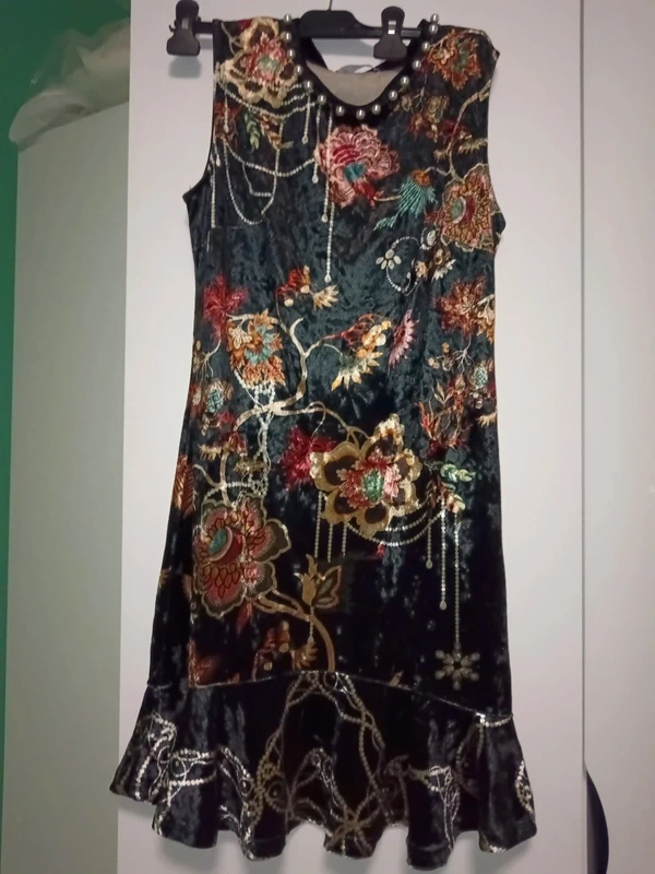 Robe velours noir avec des fleurs Taille S/M