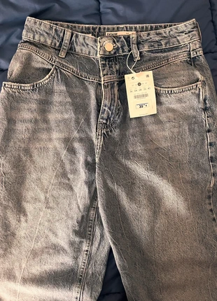 Mom jeans a vita alta, marke: Bershka, zustand: Neu, mit Etikett, größe: S / 36 / 8, 10,00 €, 11,20 € inklusive Vinted-Käuferschutz