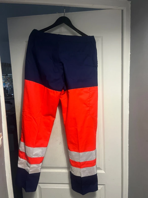 Pantalon et pull réfléchissant - photo numéro 2