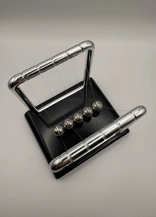 Pendule de Newton – Design Compact avec Billes en Acier, état: Neuf sans étiquette, 9,90 €, 11,10 € Protection acheteurs (Pro) incluse