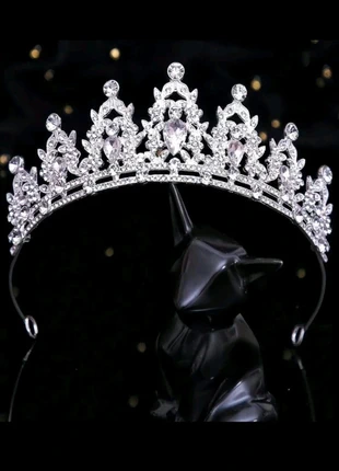 Diadème / Couronne argentée strass – Mariage, soirée, cérémonie, staat: Nieuw met prijskaartje, € 12,00, € 13,30 inclusief Kopersbescherming