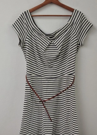 Robe mini avec lignes rayées et épaules dénudées, merk: Primark, staat: Heel goed, maat: XXXL / 46 / 18, € 7,00, € 8,05 inclusief Kopersbescherming