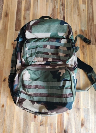 sac militaire, marque: Armée de Terre, état: Très bon état, 60,00 €, 63,70 € Protection acheteurs incluse