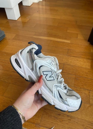 new balance 530 bleu marine et blanc - 40,5, marke: New Balance, zustand: Sehr gut, größe: 40.5, 39,99 €, 42,69 € inklusive Vinted-Käuferschutz
