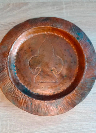 Ancienne assiette en cuivre fleur de Lys réalisée à la main, marque: Fait Main, état: Bon état, 4,00 €, 4,90 € Protection acheteurs incluse