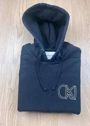 Pull à capuche calvin Klein jeans | taille L| très bon état, marca: Calvin Klein, estado: Muy bueno, tamaño: L, 18,00 €, 19,60 € Protección al comprador incluida