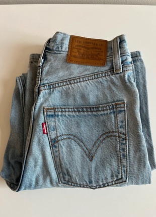 Jean Levi’s Bleu clair -Ribcage Straight Ankle, marque: Levi's, état: Très bon état, taille: S / 36 / 8, 25,00 €, 26,95 € Protection acheteurs incluse