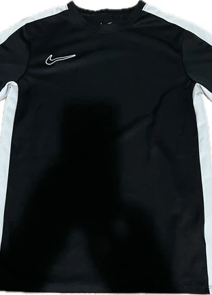Teeshirt de sport Nike, brand: Nike, condition: Very good, size: 12 years / 152 cm, €10.00, €11.20 includes Buyer Protection