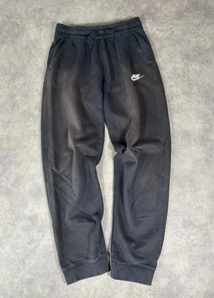 Nike Pantalon de jogging Foundation Homme Noir Taille XL Enfant, marke: Nike, zustand: Zufriedenstellend, größe: 13 Jahre / 158, 3,90 €, 4,80 € inklusive Vinted-Käuferschutz